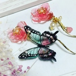とろけるカラーのお花と蝶々のピアス 金具変更可