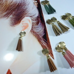 期間限定SALE★値下げ！大人気！秋色★スエード・タッセル・フリンジ・ピアス・イヤリング・梨地・スウェード