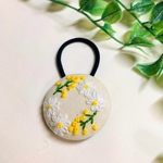 刺繍 ヘアゴム くるみボタン ミモザ マーガレット