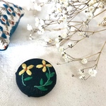 お花の刺繍ブローチ イエロー