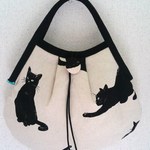 黒猫柄　ぺたんこグラニーバッグ 生成り