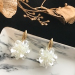 NEW‼︎ White petal flower