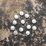 【約8mm×3mm   30個】シワ加工パール アクリルビーズ  ホワイト  高級パール 変形 コイン型