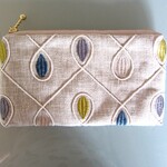 英国生地　MS　刺繍ポーチ ドロップ柄　ブルー　　コスメ入れ　サニタリー　通帳入れ　iPod　充電器