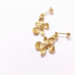 花のピアス