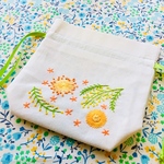 【特集掲載】刺繍 小さなお花 巾着 ポーチ ＜イエローグリーンリボン＞