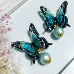🦋モルフォ蝶と揺れるコットンパールのピアス🦋