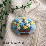 🌼花かごの手刺繍くるみボタンブローチ