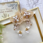 夏到来✴︎大ぶりフラワーからクリア&ガラスパーツが枝垂れる　お花のピアス