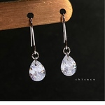 ジルコニアドロップピアス／イヤリング