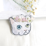 ＊刺繍ブローチ＊花冠の白猫ちゃん＊