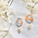 ビーズ刺繍（オレンジ×ライトブルー）:: ビーズ　刺繍　イヤリング　ピアス　樹脂　樹脂イヤリング　樹脂ピアス　パール　シルバー　アシンメトリー　オレンジ ::