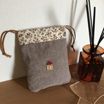 手縫い刺繍入り〜野苺の巾着ポーチ