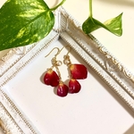 バラの花びらのゆらゆらアクセサリー　ピアス　イヤリング　レジン