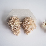 レースとかすみ草　ピアス　MIX