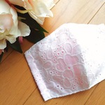 【新作❤️】夏におすすめ　レースマスク　綿ローン　お花　白　裏ピンク　白マスク　夏用マスク　刺繍　刺繍マスク　レース　マスク　おしゃれマスク　　綿ローンマスク　かわいいマスク　夏マスク　