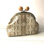 [受注製作]がま口財布　木製あめ玉　レース刺繍　ベージュ
