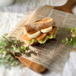 羊毛フェルトパン　テラス席でのんびりランチ　バゲットサンド　スモークサーモン&エッグ