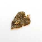 残り1つ！！蓮の葉っぱにおチビかたつむりの帯留め
