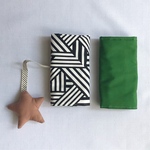 にぎにぎおもちゃ付き✩彡 抱っこ紐よだれカバー＊よだれパット＊サッキングパッド