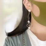 シルバーピアス クリアピアス シンプルピアス おおぶりピアス 大ぶりピアス シルバーアクセサリー 大人ピアス くねくねピアス ワイヤーピアス 淡色 オシャレピアス おしゃれピアス