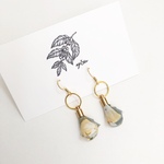 花柄タッセルピアス【スモーキーグリーン×ホワイト】