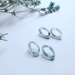 蒼の花が瑞々しいピアス
