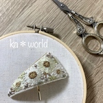 花刺繍のポニーフック　ボタニカルグリーン