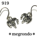 919.プチサタニック、ミニバフォメットのピアス