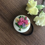 カーネーションの花束⌘刺繍⌘ヘアゴム