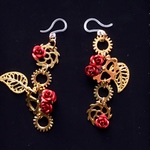 金の歯車と紅薔薇のピアス3（イヤリング変更可能）