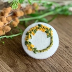ミモザのリース⌘刺繍⌘ヘアゴム・ブローチ選択可能