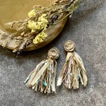 アヴリル糸とバラ刺繍のフリンジピアス.イヤリング