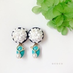 【sale☆1880→1200・現品のみ】揺れるニャンコと夏のターコイズ♡花くるみボタンイヤリング