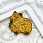 カピバラの刺繍ブローチ(D)