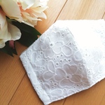 夏におすすめ　レースマスク　綿ローン　お花　白　白マスク　夏用マスク　刺繍　刺繍マスク　レース　マスク　おしゃれマスク　　綿ローンマスク　涼しいマスク　かわいいマスク　夏マスク　綿６０ローン