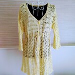 淡いイエローのロングカーディガン