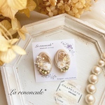 ベージュオーバルピアス❁フラワーアレンジ❁金属ピアス