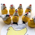 文鳥のかぶり物ぴよこ（桜文鳥）
