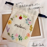 【お名前刺繍いたします】ハンドメイド　お花刺繍ミニ巾着ポーチ
