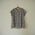 大人服☆"Katie Anne"Vネックフレンチスリーブブラウス☆9号☆リバティ ケイティアン
