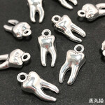 歯の立体チャーム シルバー 10個【謎の歯ピアス ハロウィン素材】