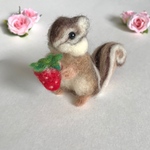 シマリス 羊毛フェルト リス いちご