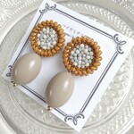 ビーズ刺繍大ぶりモザイクピアス(ベージュ)