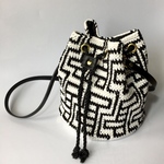 コットンニットバケツ巾着ショルダー 白 ジオメトリック