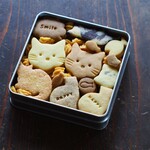 「ねこたちとのHappy♪クッキー缶」（M）
