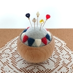 ＊新色＊羊毛フェルトのピンクッション まち針5本付 フラッグ トリコロール(小)        