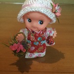 花かごを持ったキューピーちゃんです。