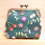 刺繍がま口ポーチ  〜さくらんぼ〜