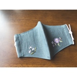 手刺繍＊花刺繍入りマスク《内布もリネン》花刺繍/花/ギフト/プレゼント/誕生日/リネンマスク/刺繍マスク/立体マスク/マスク/大人用/レディース/マスク用ゴム付/お祝いギフト　.32